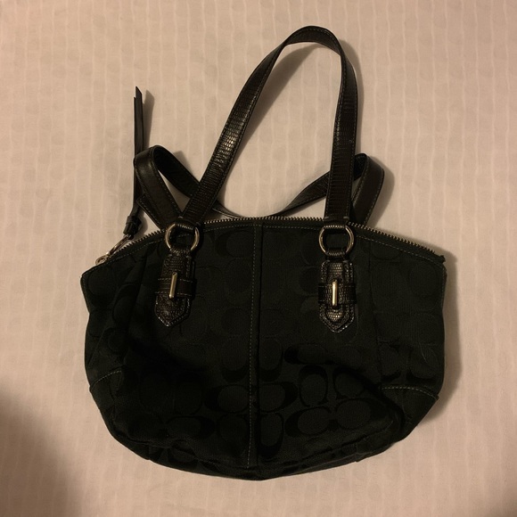 Small black coach hand bag - Picture 2 of 4